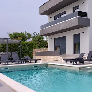 Apartment Luksuzni Asi S Bazenom